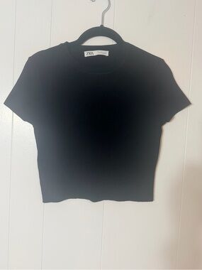Zara Black Short Sleeve Cropped knit top